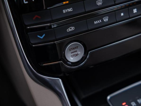 Jaguar XF II с пробегом 2016 года, цена 1 999 000 рублей, 197220 км, седан, Автокод Объявления