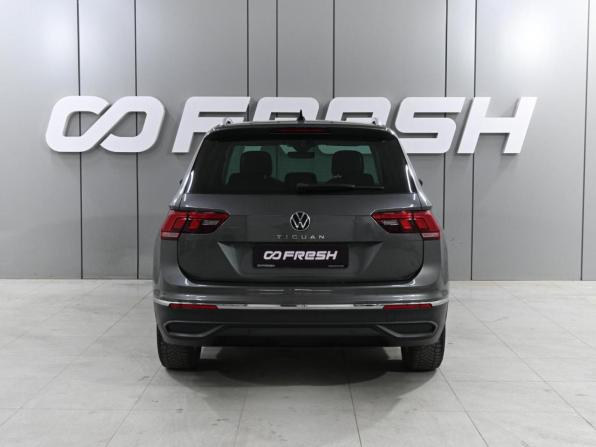 Volkswagen Tiguan II Рестайлинг с пробегом 2021 года, цена 2 799 000 рублей, 118069 км, внедорожник, Автокод Объявления