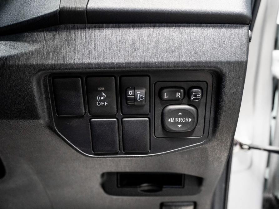Toyota Prius III Рестайлинг (XW30) Чита  - изображение 12