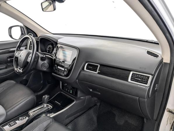Mitsubishi Outlander III Рестайлинг 2 с пробегом 2018 года, цена 1 875 000 рублей, 213152 км, внедорожник, Автокод Объявления