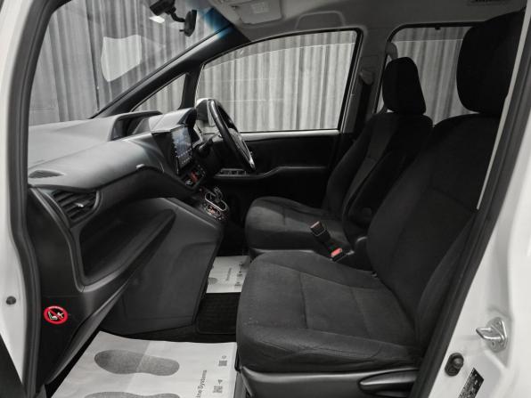 Toyota Voxy III (R80) с пробегом 2014 года, цена 1 545 000 рублей, 190000 км, минивэн, Автокод Объявления