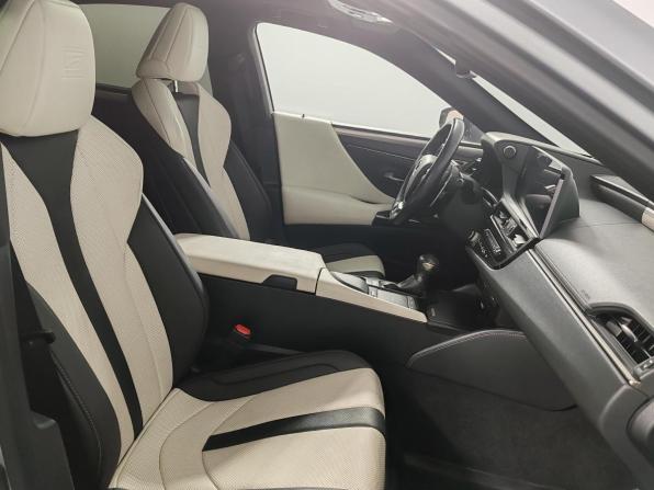 Lexus ES VII Рестайлинг с пробегом 2021 года, цена 4 329 000 рублей, 70321 км, седан, Автокод Объявления