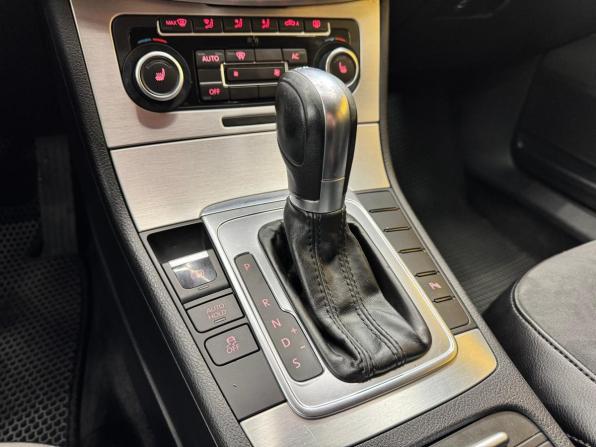 Volkswagen Passat B7 с пробегом 2011 года, цена 899 000 рублей, 209683 км, седан, Автокод Объявления
