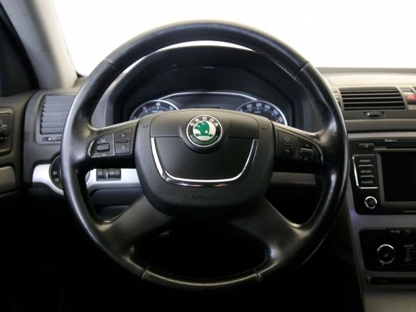 Skoda Octavia II (A5) Рестайлинг с пробегом 2012 года, цена 825 000 рублей, 240277 км, лифтбек, Автокод Объявления