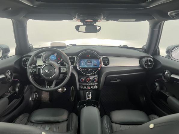 Mini Hatch III (F55/F56) Рестайлинг 2 с пробегом 2021 года, цена 3 850 000 рублей, 43068 км, хэтчбек, Автокод Объявления
