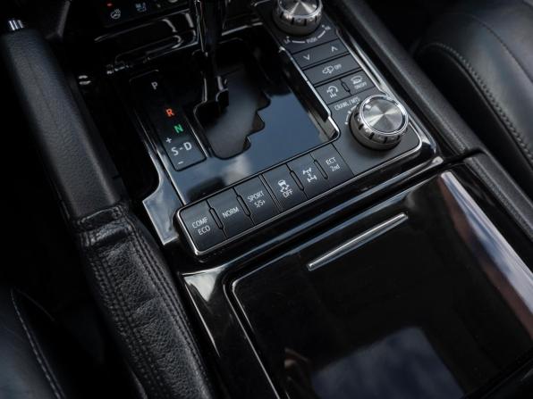 Toyota Land Cruiser 200 Series Рестайлинг 2 с пробегом 2017 года, цена 5 800 000 рублей, 197309 км, внедорожник, Автокод Объявления