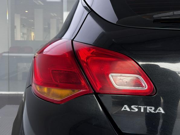 Opel Astra J Рестайлинг с пробегом 2012 года, цена 599 000 рублей, 204257 км, хэтчбек, Автокод Объявления