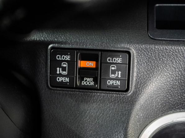 Toyota Sienta II с пробегом 2015 года, цена 1 325 000 рублей, 131211 км, компактвэн, Автокод Объявления