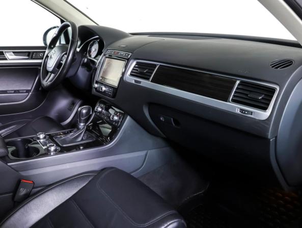 Volkswagen Touareg II Рестайлинг с пробегом 2017 года, цена 2 723 000 рублей, 181430 км, внедорожник, Автокод Объявления