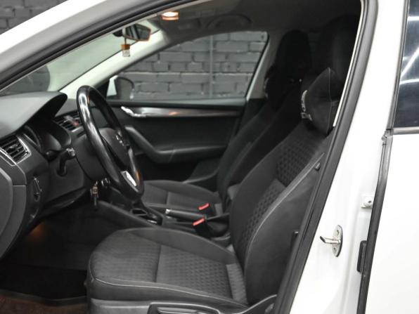 Skoda Octavia III (A7) Рестайлинг с пробегом 2017 года, цена 1 805 000 рублей, 126536 км, лифтбек, Автокод Объявления
