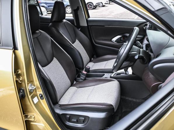 Toyota Yaris Cross с пробегом 2022 года, цена 2 389 000 рублей, 49285 км, внедорожник, Автокод Объявления