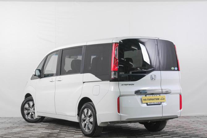 Honda Stepwgn V с пробегом 2016 года, цена 1 979 000 рублей, 73000 км, минивэн, Автокод Объявления