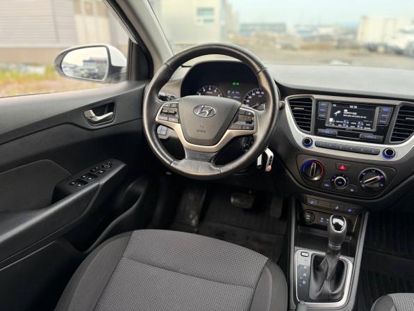 Hyundai Solaris II с пробегом 2017 года, цена 1 240 000 рублей, 114000 км, седан, Автокод Объявления