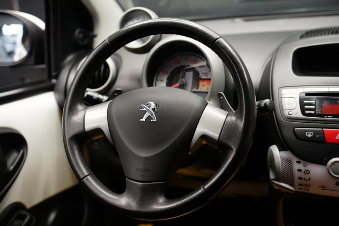Peugeot 107 I Рестайлинг 2 с пробегом 2014 года, цена 640 000 рублей, 144000 км, хэтчбек, Автокод Объявления