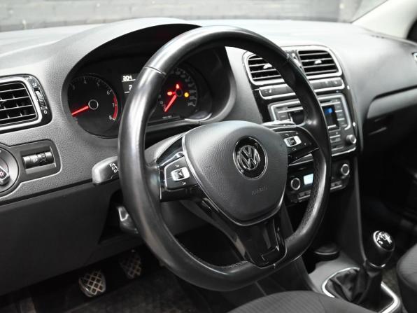 Volkswagen Polo V Рестайлинг с пробегом 2017 года, цена 1 080 000 рублей, 52743 км, седан, Автокод Объявления