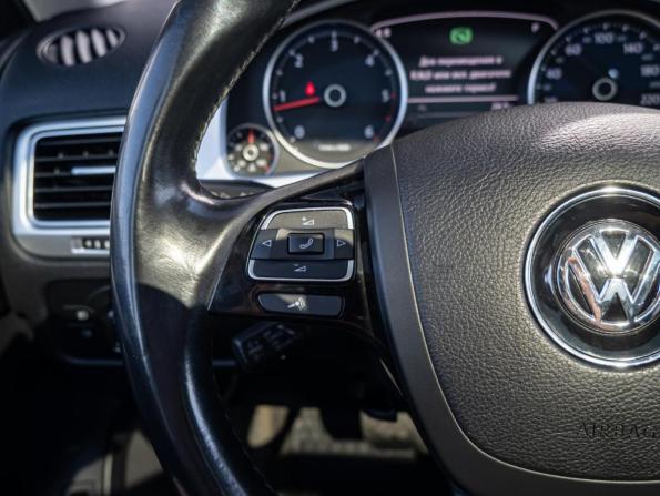 Volkswagen Touareg II Рестайлинг с пробегом 2015 года, цена 2 950 000 рублей, 235854 км, внедорожник, Автокод Объявления