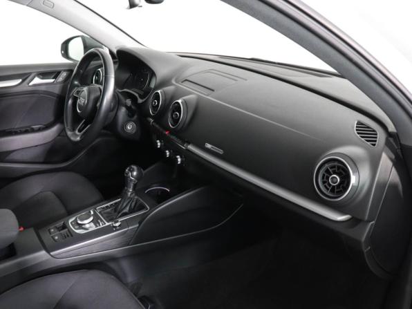 Audi A3 III (8V) Рестайлинг с пробегом 2018 года, цена 1 440 000 рублей, 154877 км, седан, Автокод Объявления