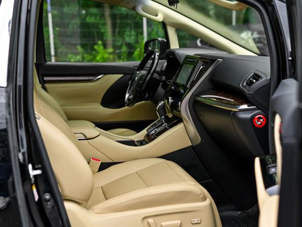 Toyota Alphard III Рестайлинг с пробегом 2019 года, цена 3 562 000 рублей, 153251 км, минивэн, Автокод Объявления