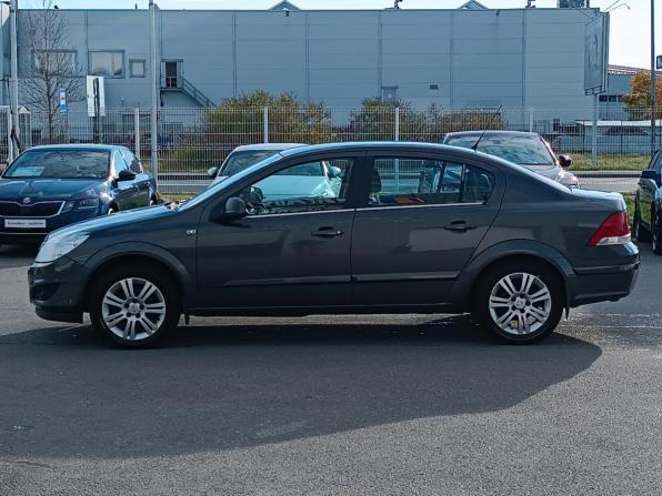 Opel Astra H Рестайлинг с пробегом 2012 года, цена 646 000 рублей, 110000 км, седан, Автокод Объявления