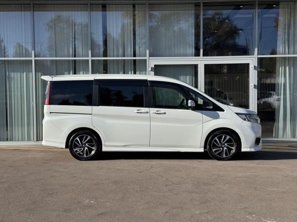 Honda Stepwgn V Рестайлинг с пробегом 2019 года, цена 2 250 000 рублей, 117469 км, минивэн, Автокод Объявления