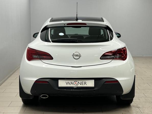 Opel Astra J Рестайлинг с пробегом 2013 года, цена 836 000 рублей, 141961 км, хэтчбек, Автокод Объявления