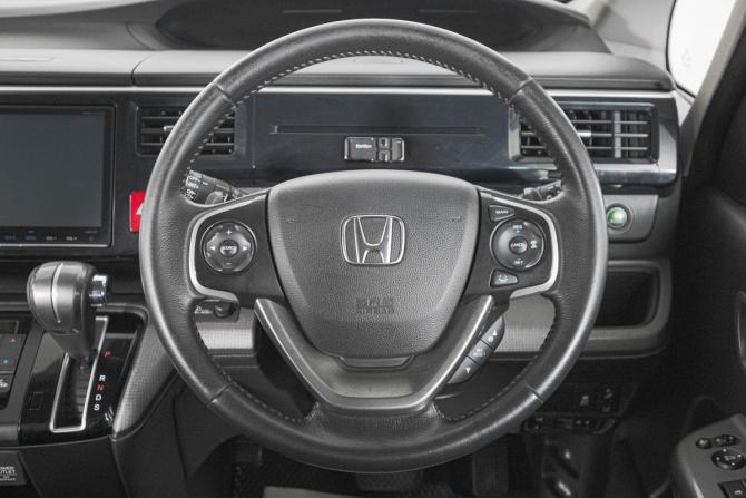 Honda Stepwgn V с пробегом 2016 года, цена 1 849 000 рублей, 117000 км, минивэн, Автокод Объявления