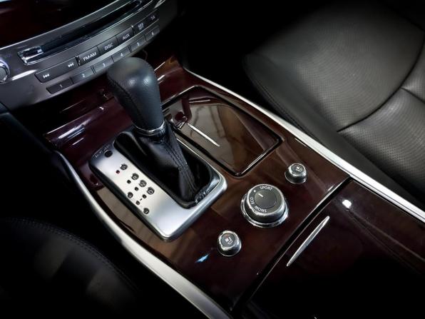 Infiniti Q70 I Рестайлинг с пробегом 2015 года, цена 2 425 000 рублей, 93317 км, седан, Автокод Объявления