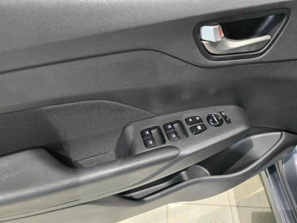 Hyundai Solaris II с пробегом 2017 года, цена 1 375 000 рублей, 126000 км, седан, Автокод Объявления
