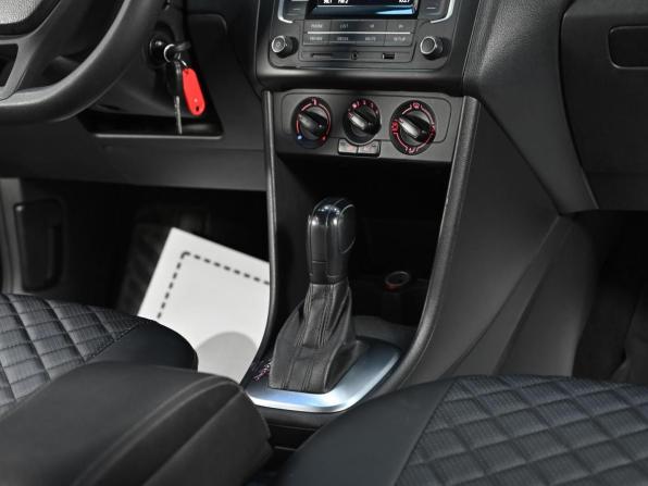 Volkswagen Polo V Рестайлинг с пробегом 2016 года, цена 899 000 рублей, 102000 км, седан, Автокод Объявления