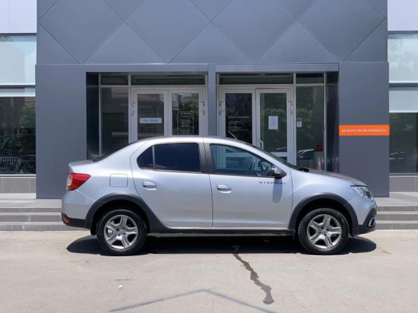 Renault Logan II Рестайлинг с пробегом 2022 года, цена 1 095 000 рублей, 74000 км, седан, Автокод Объявления