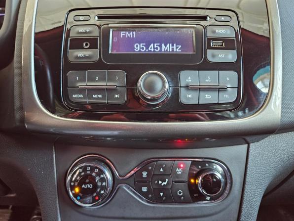 Renault Sandero II с пробегом 2015 года, цена 879 000 рублей, 115950 км, хэтчбек, Автокод Объявления