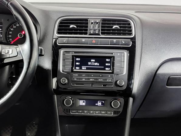 Volkswagen Polo V Рестайлинг с пробегом 2017 года, цена 1 100 000 рублей, 109000 км, седан, Автокод Объявления