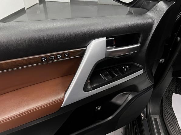 Toyota Land Cruiser 200 Series Рестайлинг 2 с пробегом 2016 года, цена 4 495 000 рублей, 366545 км, внедорожник, Автокод Объявления
