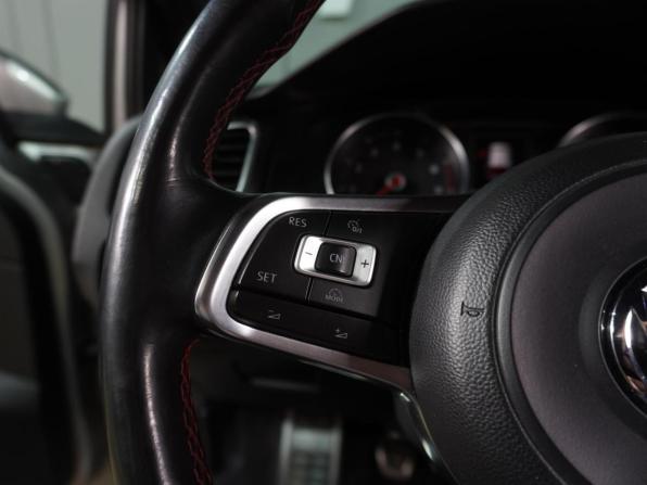 Volkswagen Golf GTI VII с пробегом 2014 года, цена 2 120 000 рублей, 133356 км, хэтчбек, Автокод Объявления