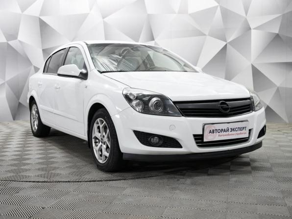 Opel Astra H Рестайлинг с пробегом 2012 года, цена 555 000 рублей, 272400 км, седан, Автокод Объявления