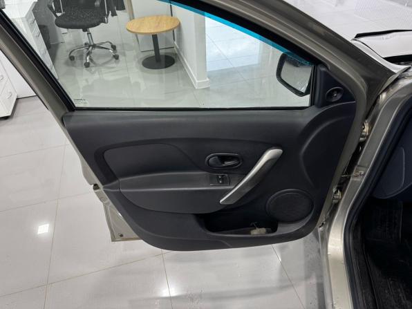 Renault Logan II с пробегом 2017 года, цена 445 000 рублей, 321000 км, седан, Автокод Объявления