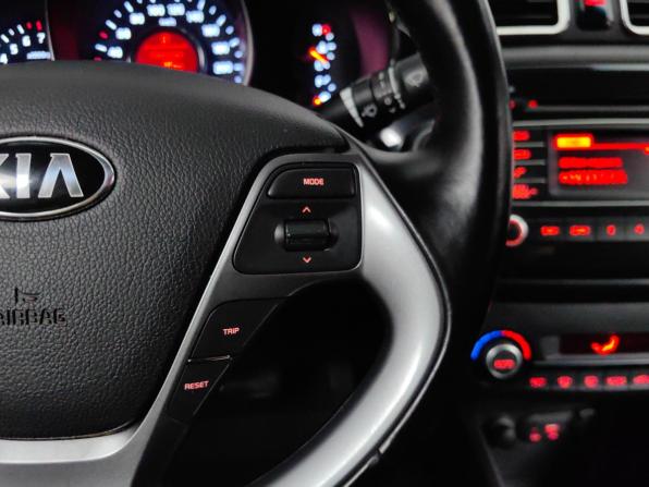 Kia Rio III Рестайлинг с пробегом 2016 года, цена 975 000 рублей, 169994 км, седан, Автокод Объявления