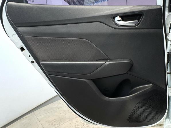 Hyundai Solaris II с пробегом 2017 года, цена 1 345 000 рублей, 163250 км, седан, Автокод Объявления