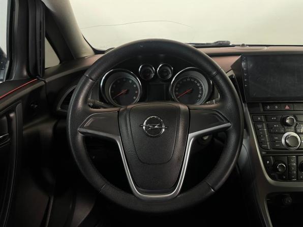Opel Astra J Рестайлинг с пробегом 2014 года, цена 710 000 рублей, 235850 км, седан, Автокод Объявления