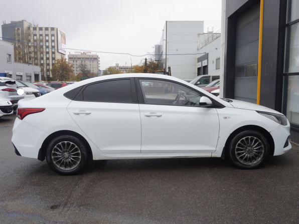 Hyundai Solaris II с пробегом 2017 года, цена 1 031 000 рублей, 252891 км, седан, Автокод Объявления