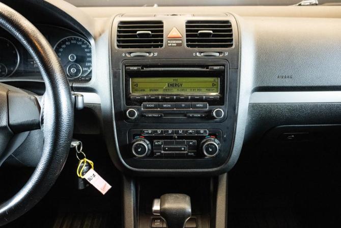 Volkswagen Jetta V с пробегом 2010 года, цена 610 000 рублей, 258040 км, седан, Автокод Объявления