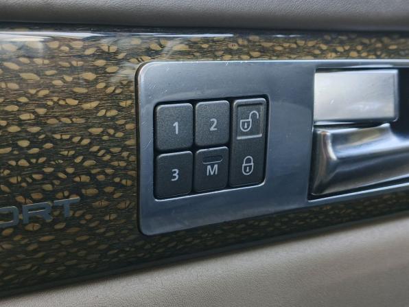 Land Rover Range Rover Sport I Рестайлинг с пробегом 2011 года, цена 1 359 000 рублей, 362550 км, внедорожник, Автокод Объявления