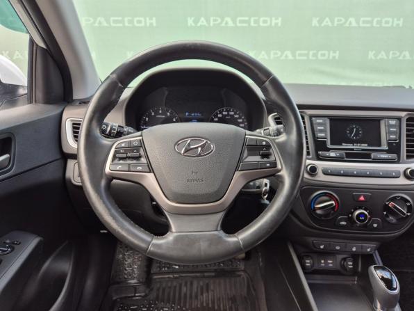 Hyundai Solaris II с пробегом 2017 года, цена 1 299 000 рублей, 114501 км, седан, Автокод Объявления