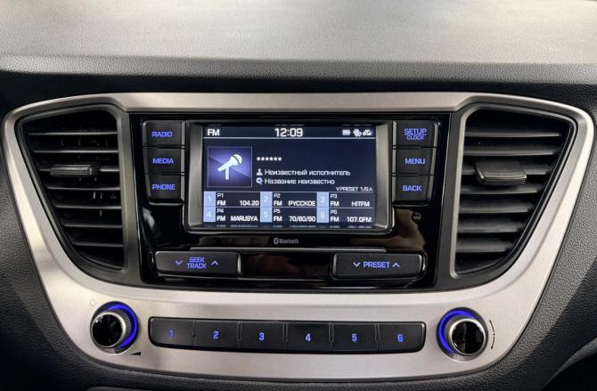 Hyundai Solaris II с пробегом 2017 года, цена 1 346 000 рублей, 120120 км, седан, Автокод Объявления