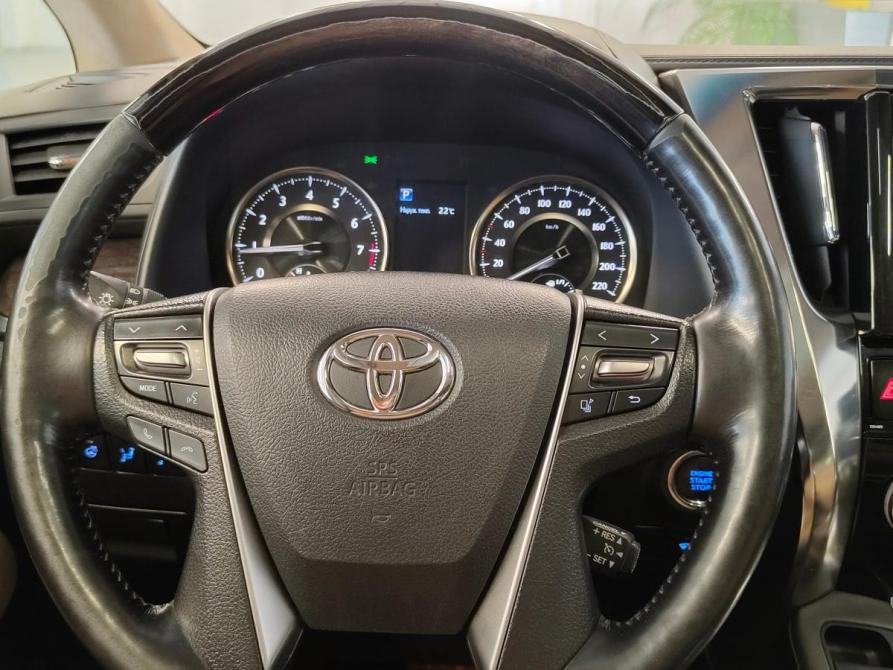 Toyota Alphard III Рестайлинг Санкт-Петербург  - изображение 18