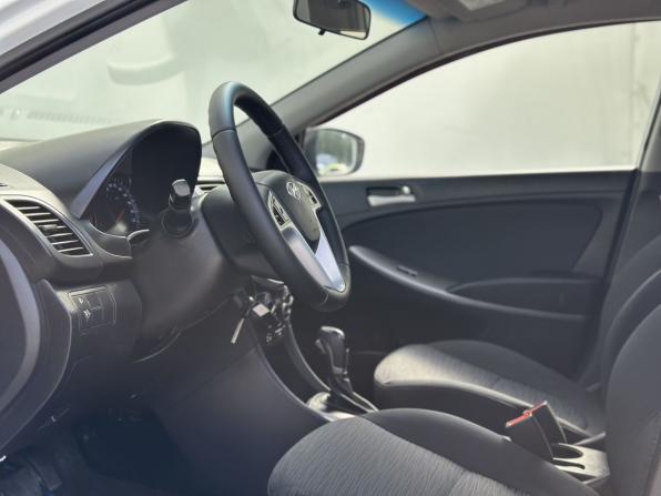 Hyundai Solaris I Рестайлинг с пробегом 2015 года, цена 900 000 рублей, 123574 км, седан, Автокод Объявления