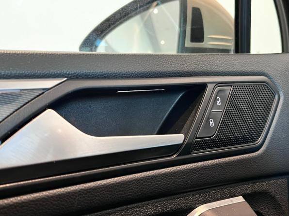 Volkswagen Tiguan II с пробегом 2018 года, цена 2 950 000 рублей, 74685 км, внедорожник, Автокод Объявления