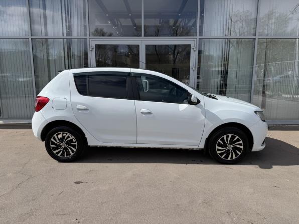 Renault Sandero II с пробегом 2014 года, цена 650 000 рублей, 225000 км, хэтчбек, Автокод Объявления
