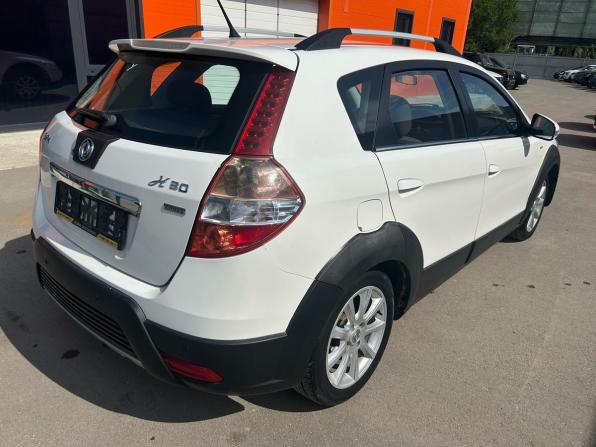 Dongfeng H30 Cross с пробегом 2015 года, цена 549 900 рублей, 185000 км, хэтчбек, Автокод Объявления