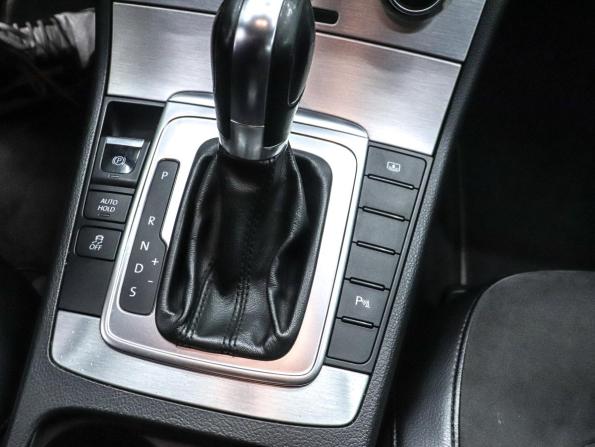 Volkswagen Passat B7 с пробегом 2012 года, цена 1 020 000 рублей, 239930 км, седан, Автокод Объявления